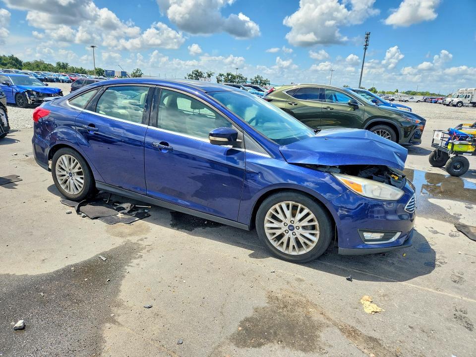 1FADP3J2XHL268360 2017 FORD FOCUS photo no. 4