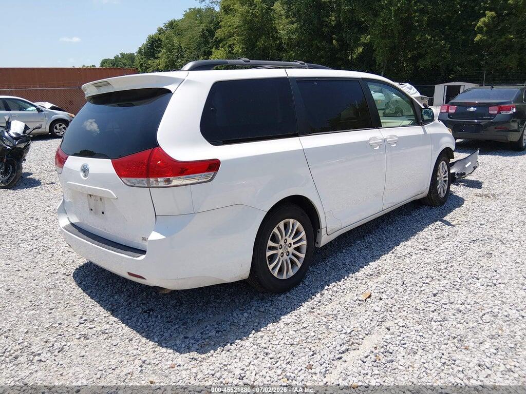 5TDYK3DC7DS358492 2013 TOYOTA SIENNA photo no. 4