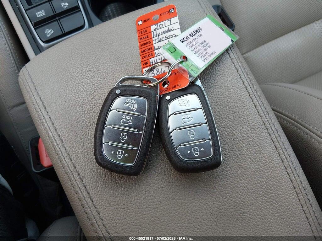 KM8J33A28HU423776 2017 HYUNDAI TUCSON photo no. 11