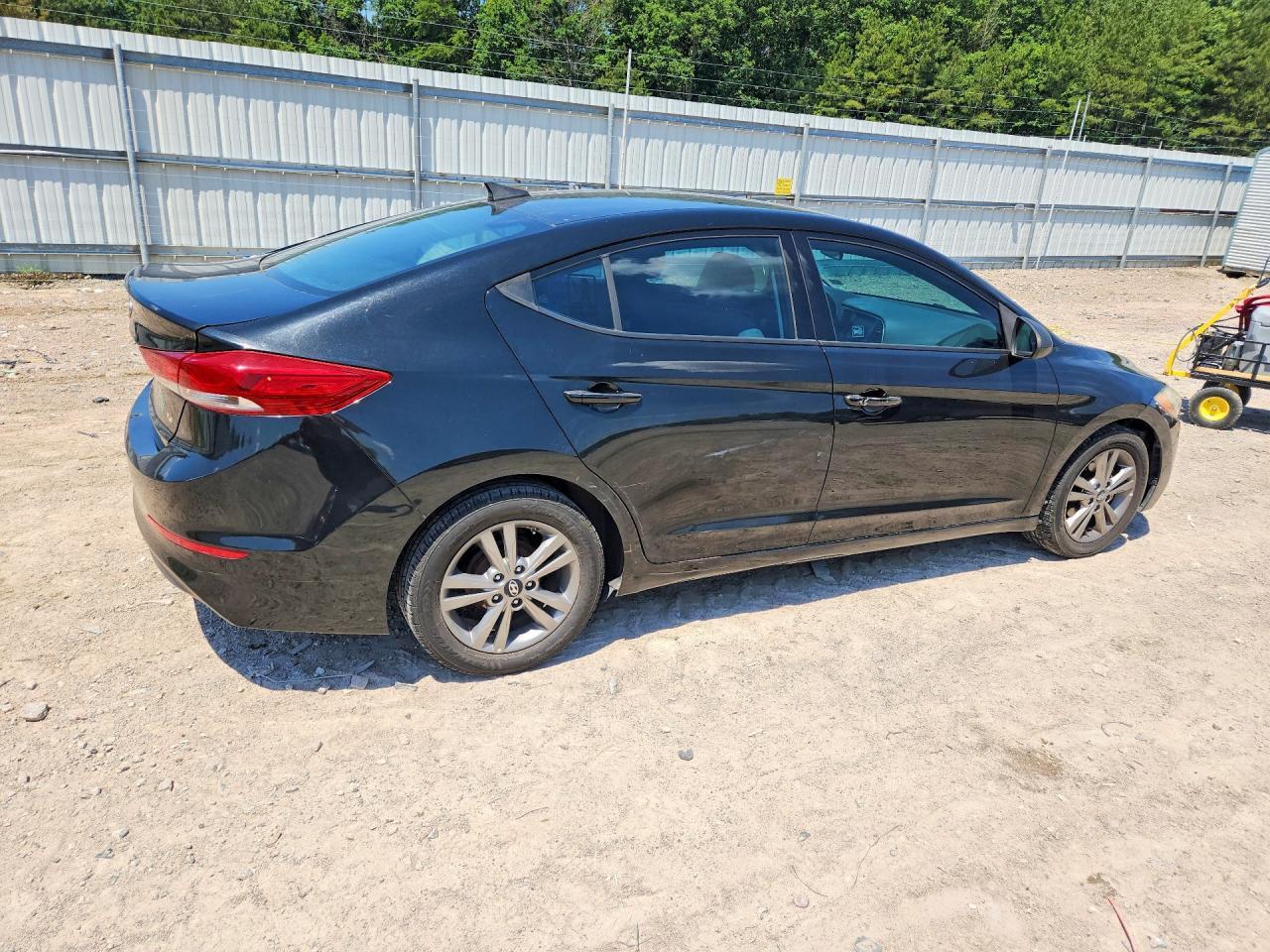 2017 HYUNDAI ELANTRA SE — Фото 3 из 12