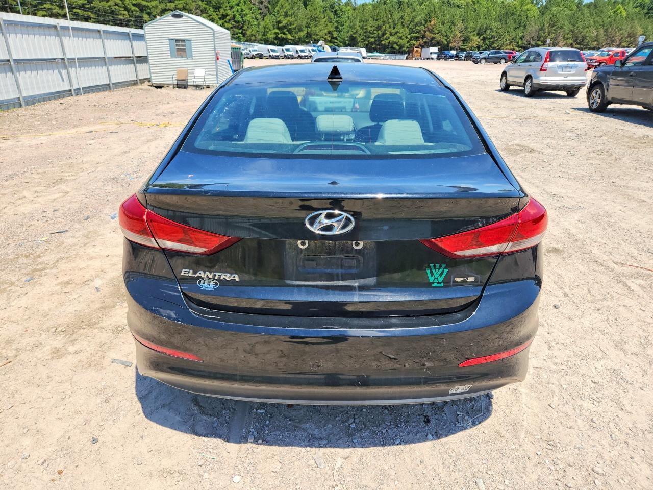 2017 HYUNDAI ELANTRA SE — Фото 6 из 12