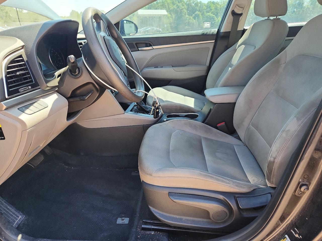 2017 HYUNDAI ELANTRA SE — Фото 7 из 12