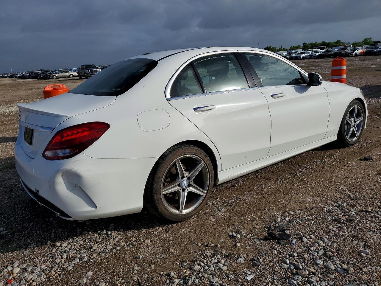 2017 MERCEDES-BENZ C 300 — Фото 3 из 12