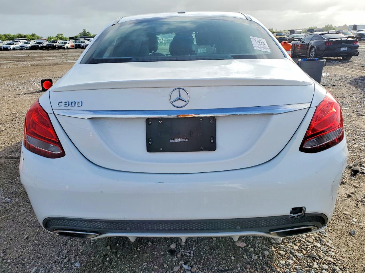 2017 MERCEDES-BENZ C 300 — Фото 6 из 12