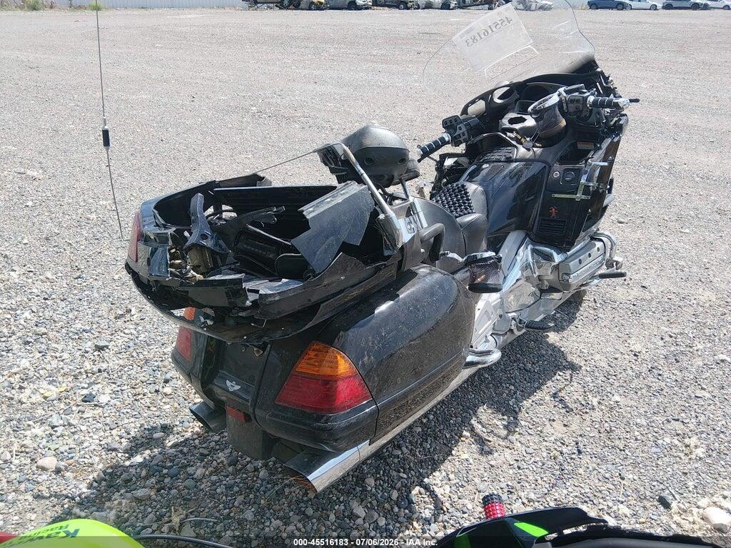 1HFSC47022A102089 2002 HONDA GL1800 photo no. 4