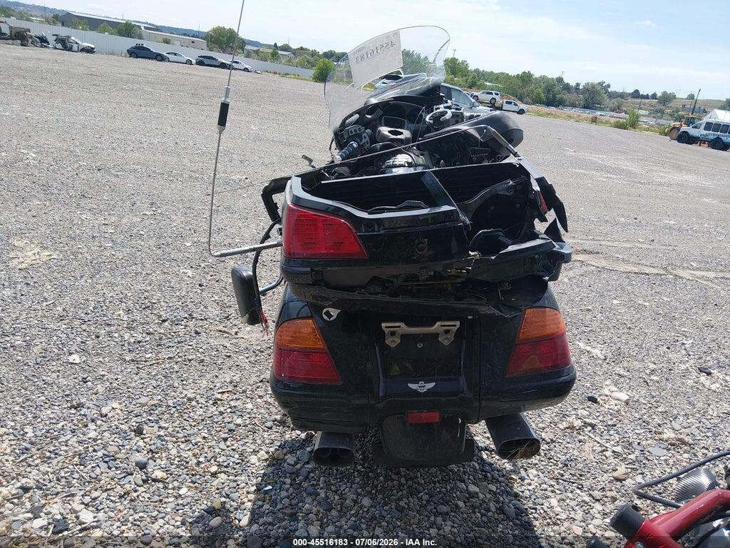 1HFSC47022A102089 2002 HONDA GL1800 photo no. 6