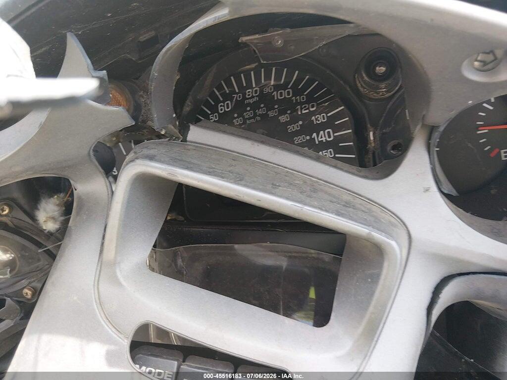 1HFSC47022A102089 2002 HONDA GL1800 photo no. 7