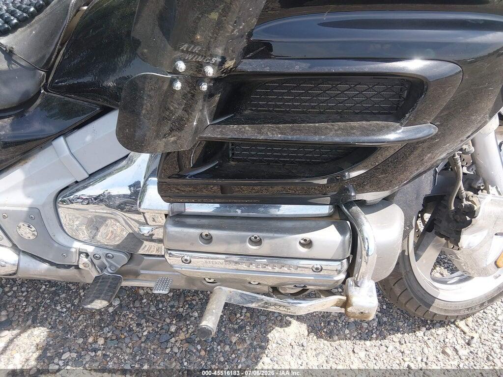 1HFSC47022A102089 2002 HONDA GL1800 photo no. 8