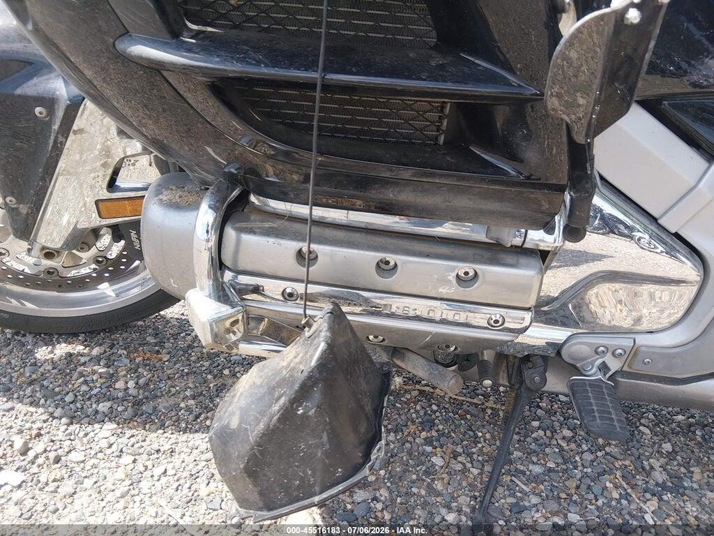 1HFSC47022A102089 2002 HONDA GL1800 photo no. 9