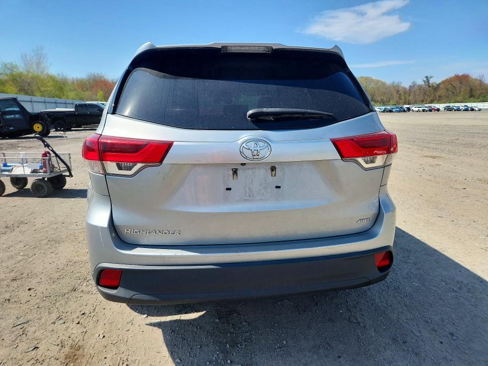 2017 TOYOTA HIGHLANDER LE — Фото 6 из 13