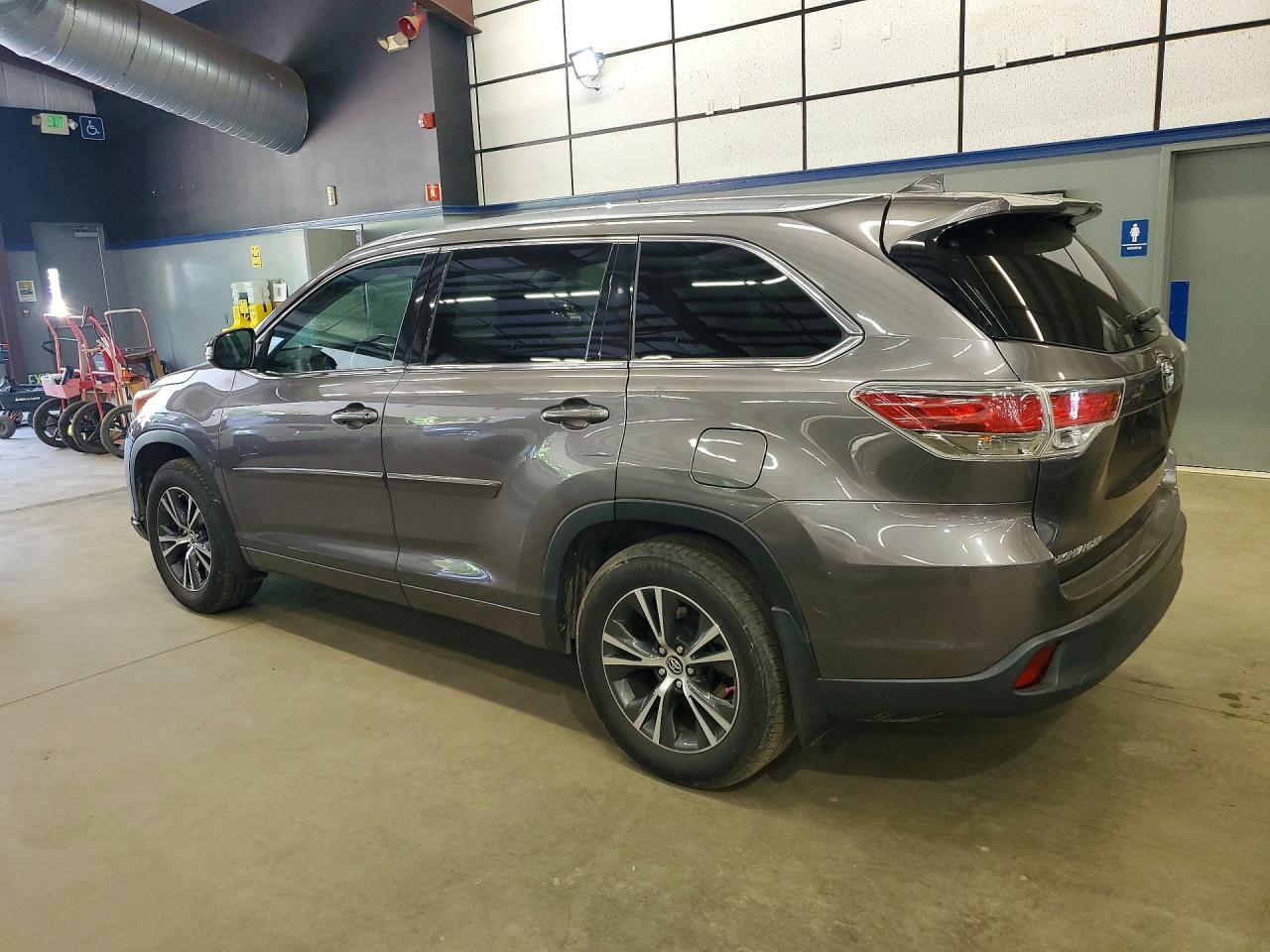 2016 TOYOTA HIGHLANDER XLE — Фото 2 из 13