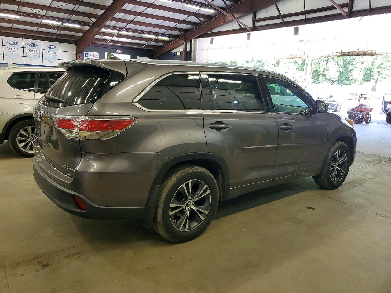 2016 TOYOTA HIGHLANDER XLE — Фото 3 из 13