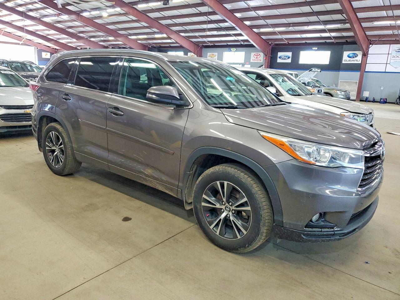 2016 TOYOTA HIGHLANDER XLE — Фото 4 из 13