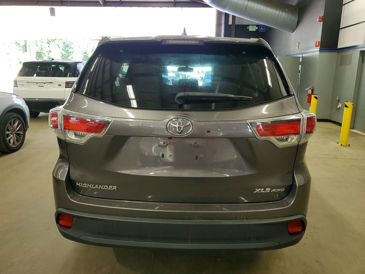 2016 TOYOTA HIGHLANDER XLE — Фото 6 из 13