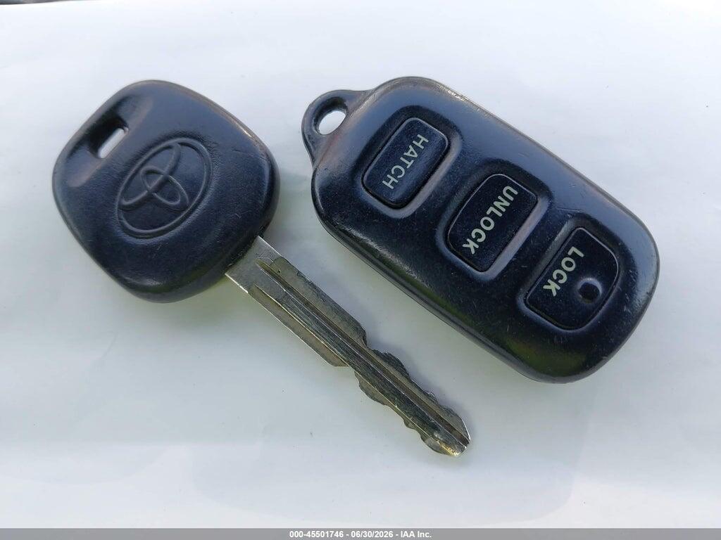 2T1KR32E95C346182 2005 TOYOTA MATRIX photo no. 11