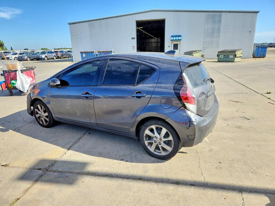 2016 TOYOTA PRIUS C FOUR — Фото 2 из 12