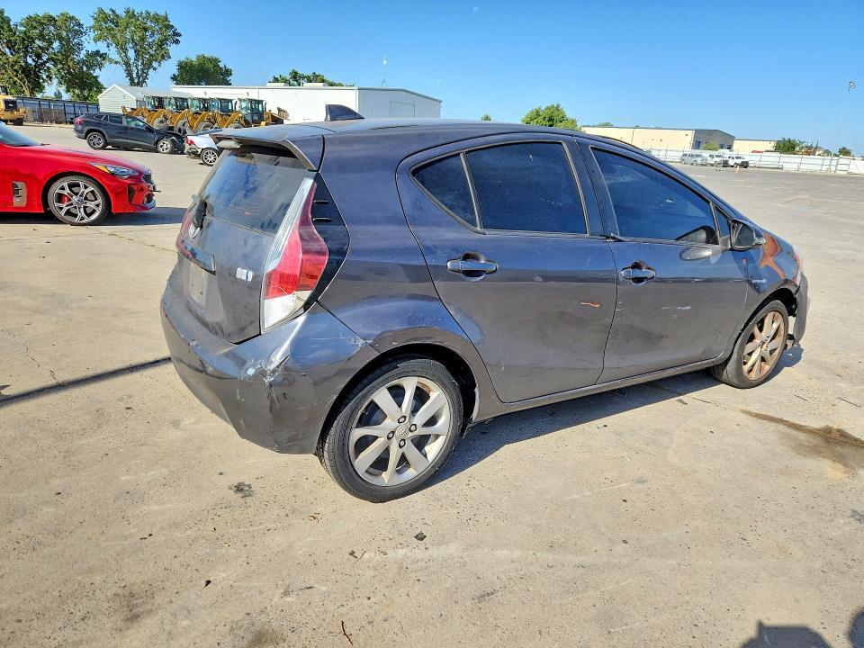 2016 TOYOTA PRIUS C FOUR — Фото 3 из 12