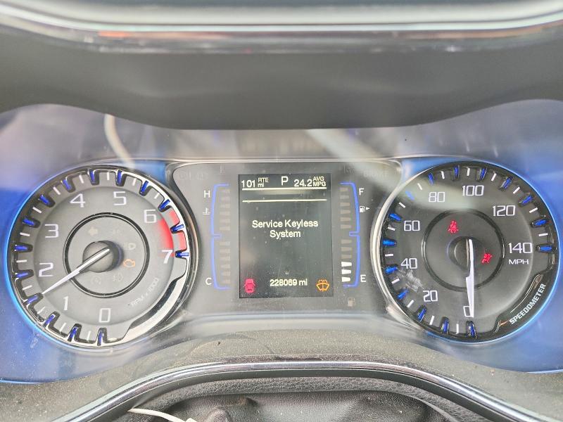 1C3CCCBB1FN660097 2015 CHRYSLER 200 photo no. 9