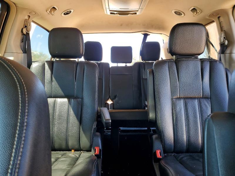 2015 CHRYSLER TOWN & COUNTRY LX — Фото 10 из 13