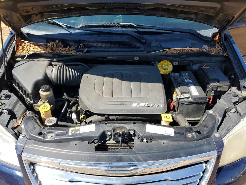 2015 CHRYSLER TOWN & COUNTRY LX — Фото 12 из 13