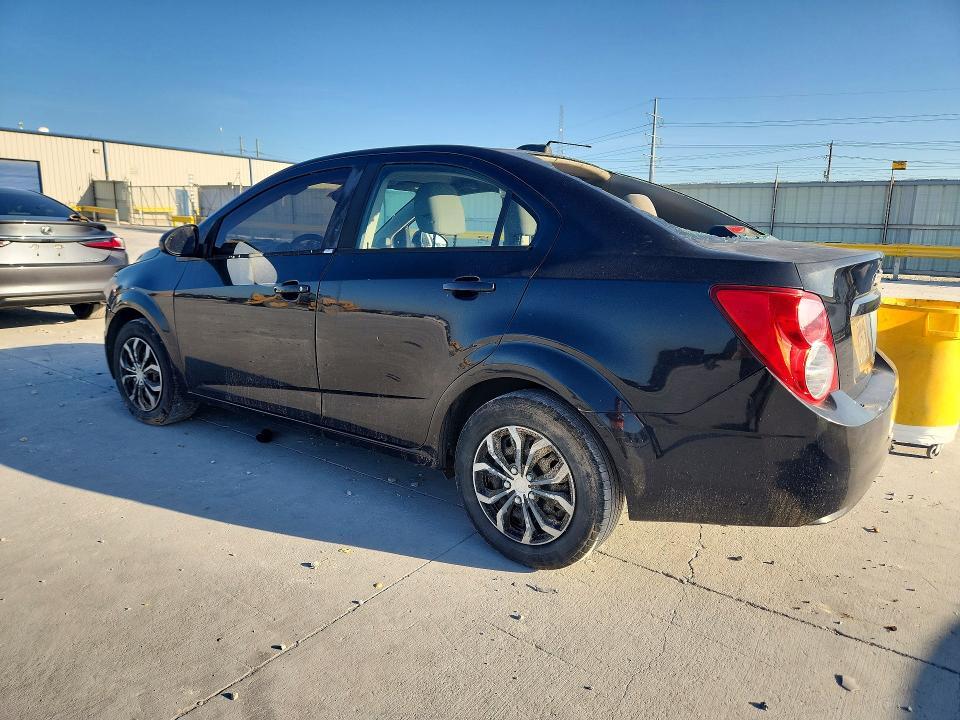 2015 CHEVROLET SONIC — Фото 2 из 12