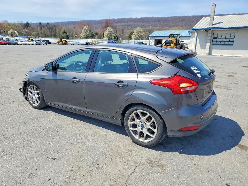 1FADP3K25FL273686 2015 FORD FOCUS photo no. 2