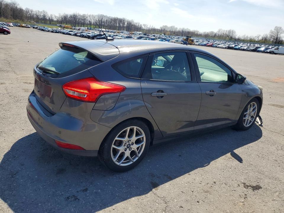 1FADP3K25FL273686 2015 FORD FOCUS photo no. 3