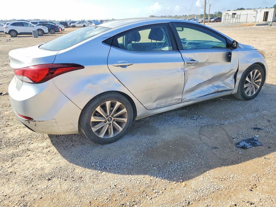2015 HYUNDAI ELANTRA SE — Фото 3 из 12