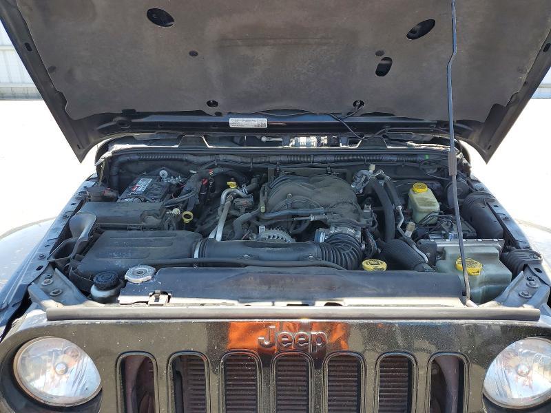 2015 JEEP WRANGLER UNLIMITED SAHARA — Фото 12 из 13