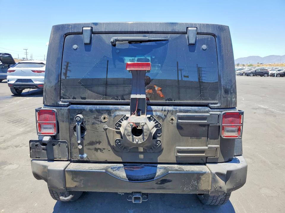 2015 JEEP WRANGLER UNLIMITED SAHARA — Фото 6 из 13