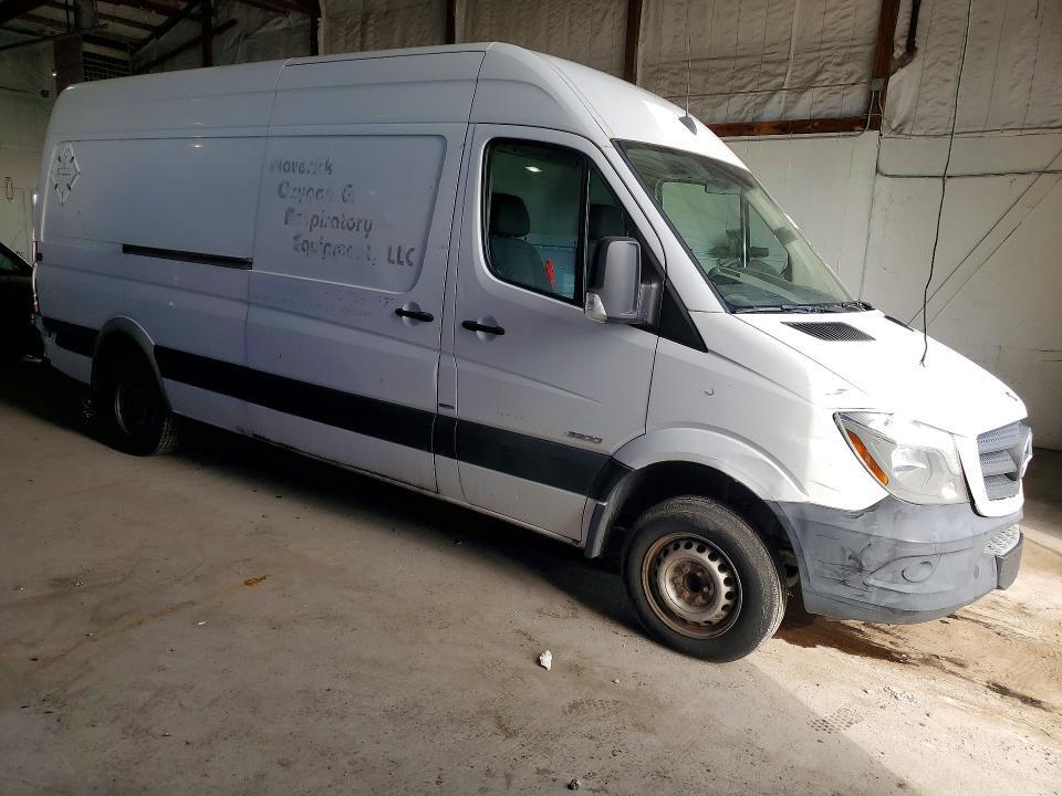 2015 MERCEDES BENZ SPRINTER 3500 DELIVERY VAN — Фото 4 из 13