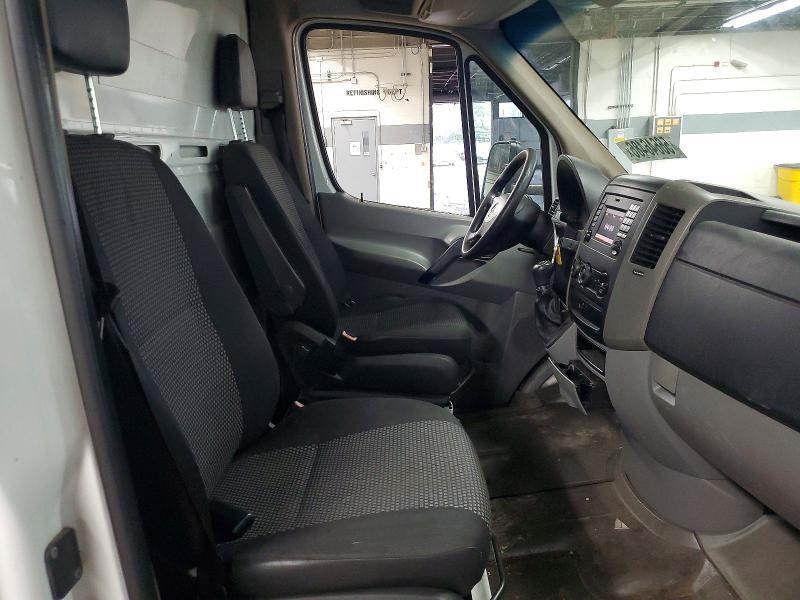 2015 MERCEDES BENZ SPRINTER BOX TRUCK — Фото 11 из 13