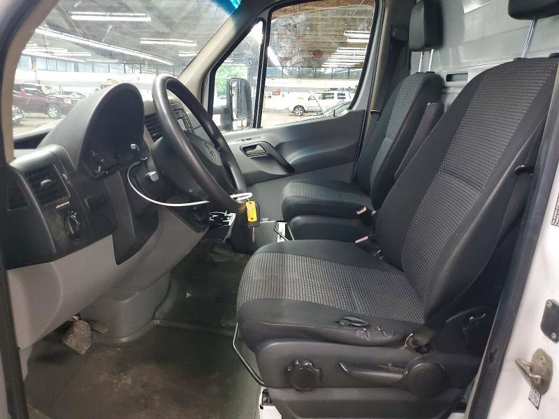 2015 MERCEDES BENZ SPRINTER BOX TRUCK — Фото 7 из 13
