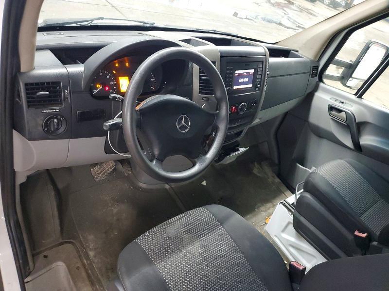 2015 MERCEDES BENZ SPRINTER BOX TRUCK — Фото 8 из 13