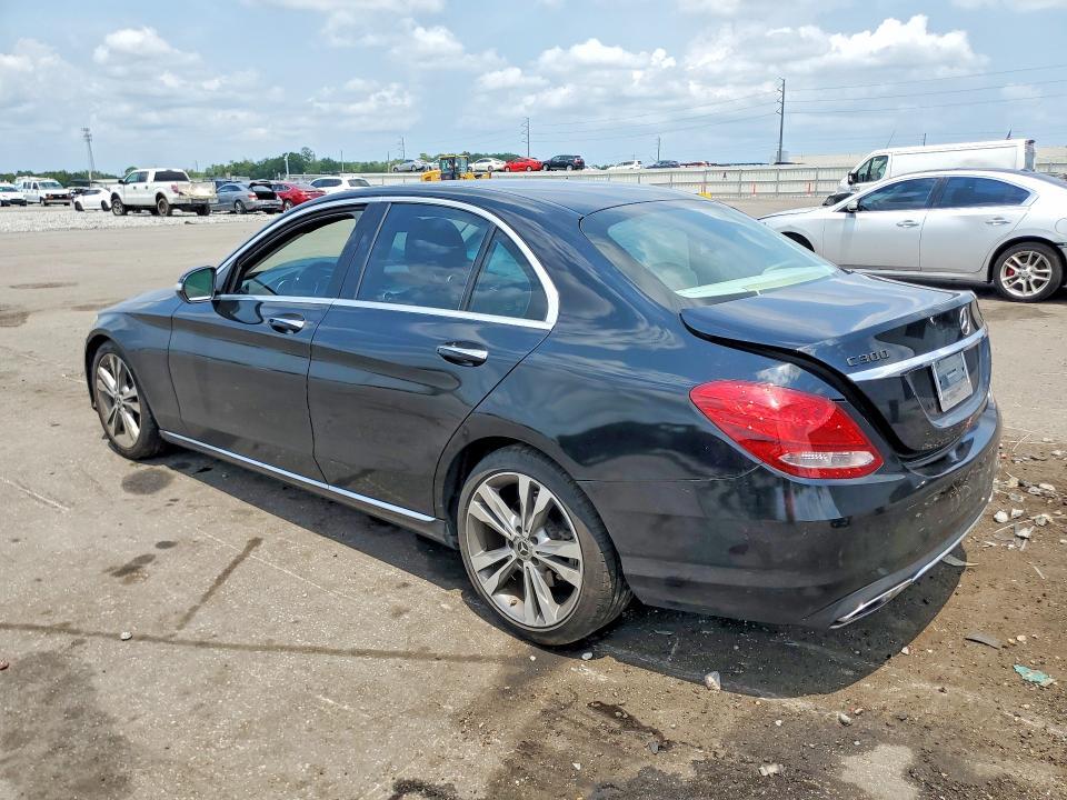 2015 MERCEDES-BENZ C 300 — Фото 2 из 12