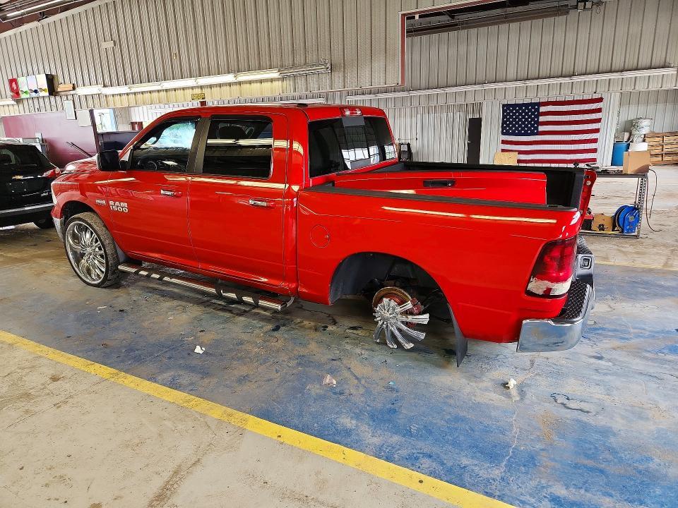 2015 RAM 1500 SLT — Фото 2 из 13