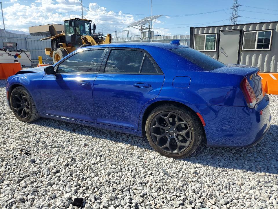 2020 CHRYSLER 300 TOURING — Фото 2 из 12