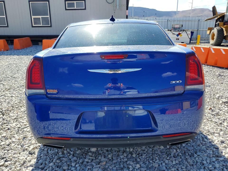 2020 CHRYSLER 300 TOURING — Фото 6 из 12