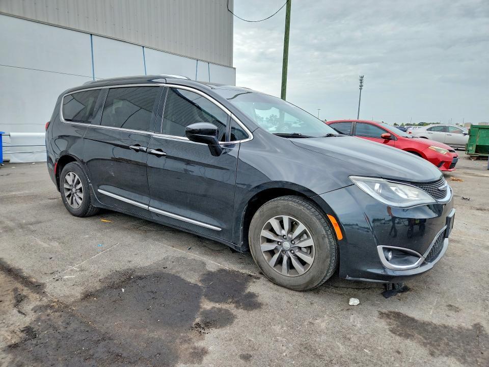 2020 CHRYSLER PACIFICA TOURING L PLUS — Фото 4 из 13