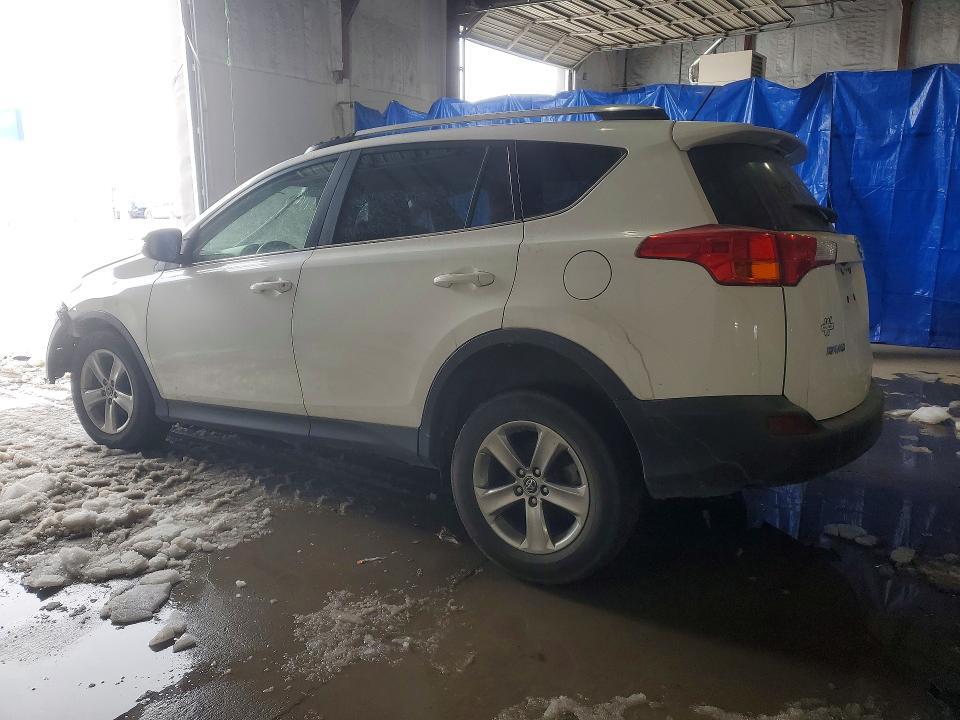 2015 TOYOTA RAV4 XLE — Фото 2 из 13