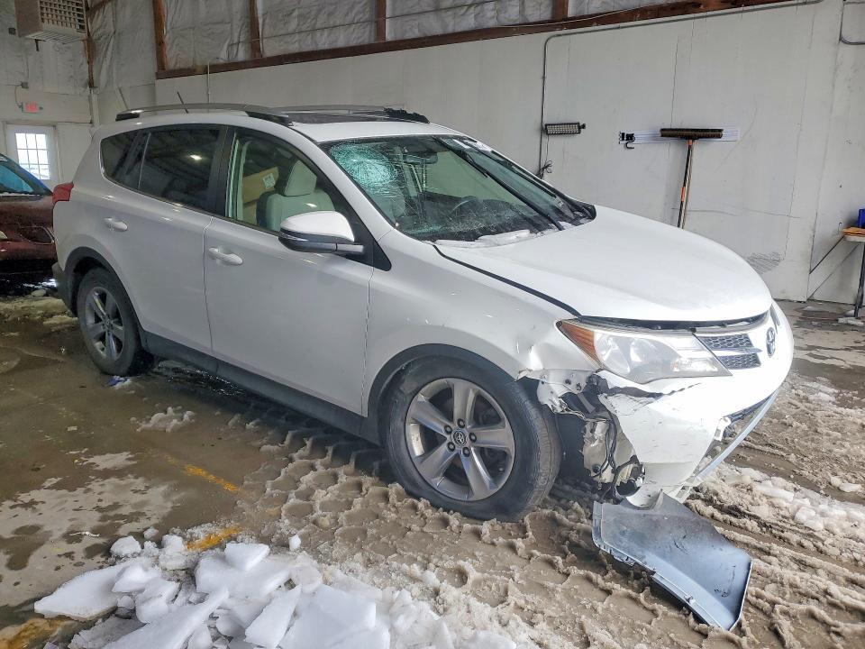 2015 TOYOTA RAV4 XLE — Фото 4 из 13