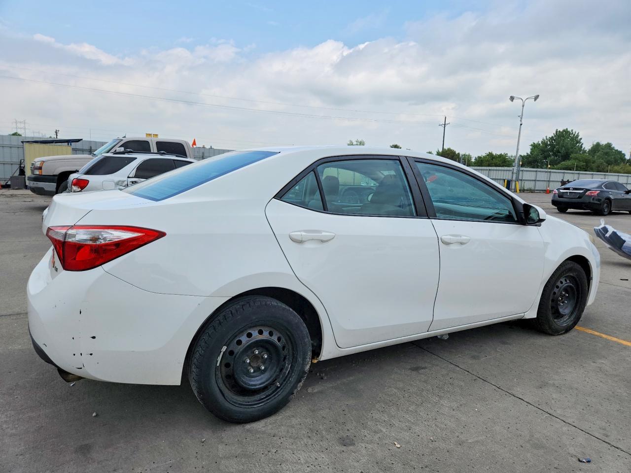 2T1BURHE8FC282078 2015 TOYOTA COROLLA photo no. 3