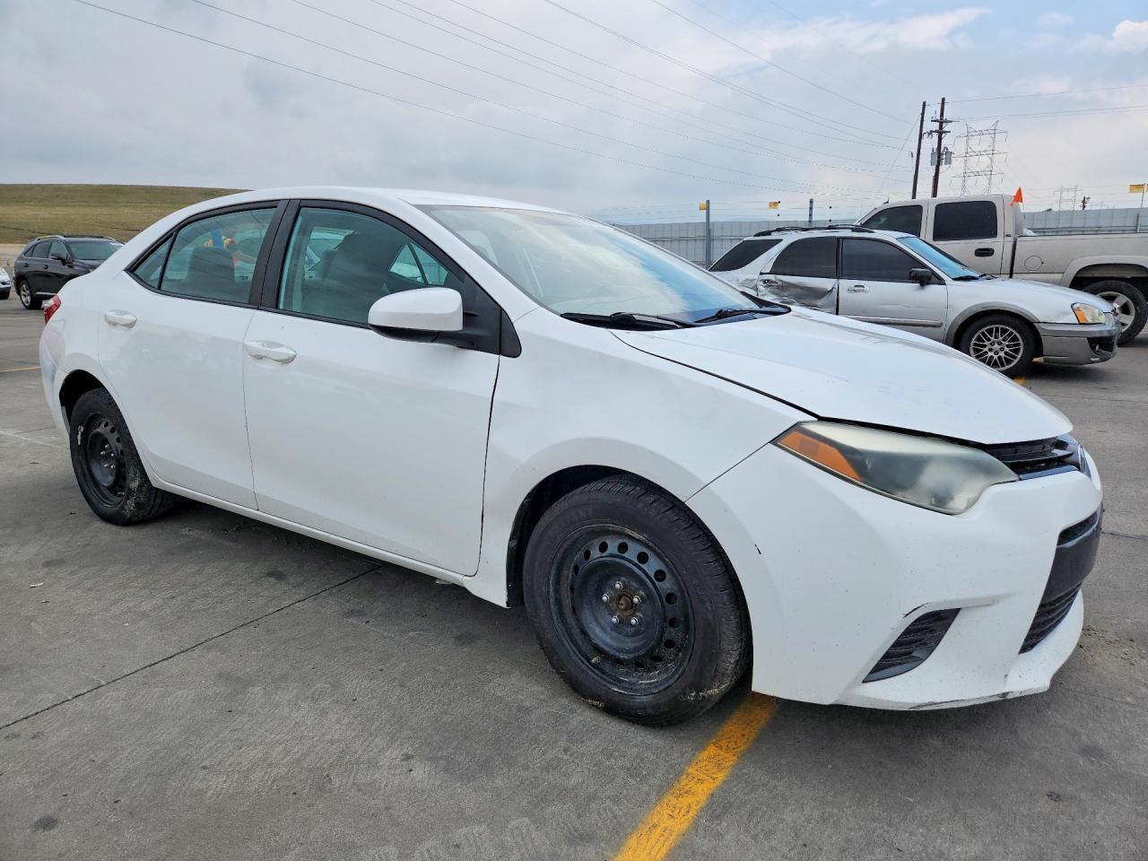2T1BURHE8FC282078 2015 TOYOTA COROLLA photo no. 4