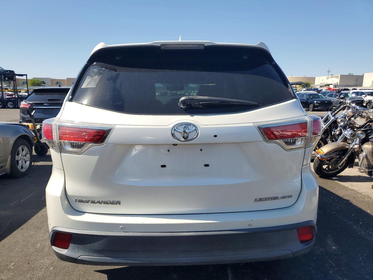 2015 TOYOTA HIGHLANDER LIMITED PLATINUM — Фото 6 из 13