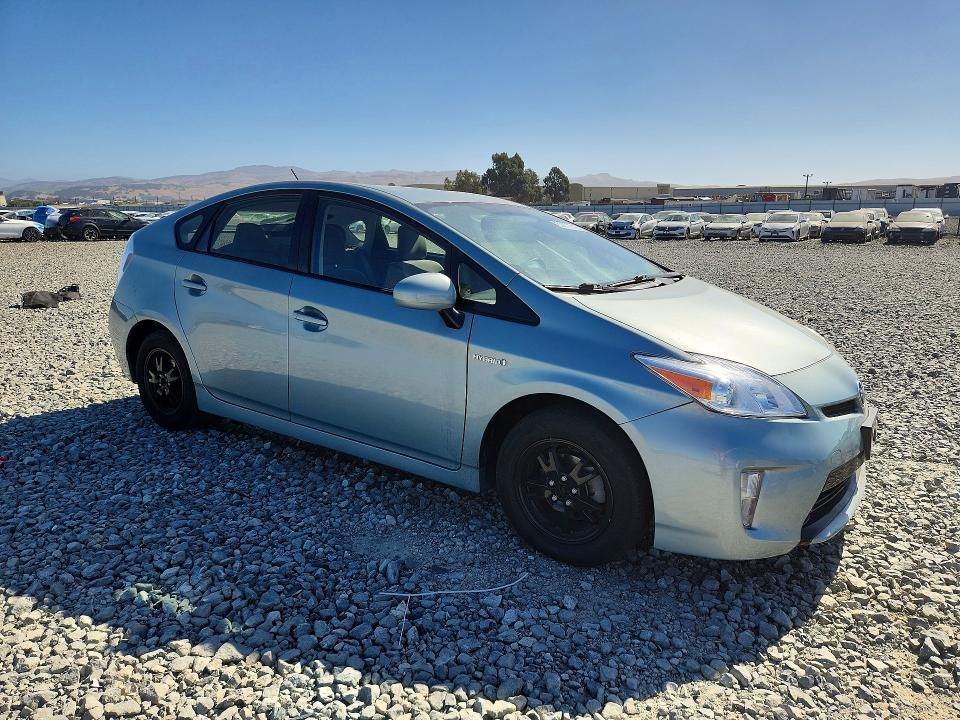 2015 TOYOTA PRIUS TWO — Фото 4 из 13