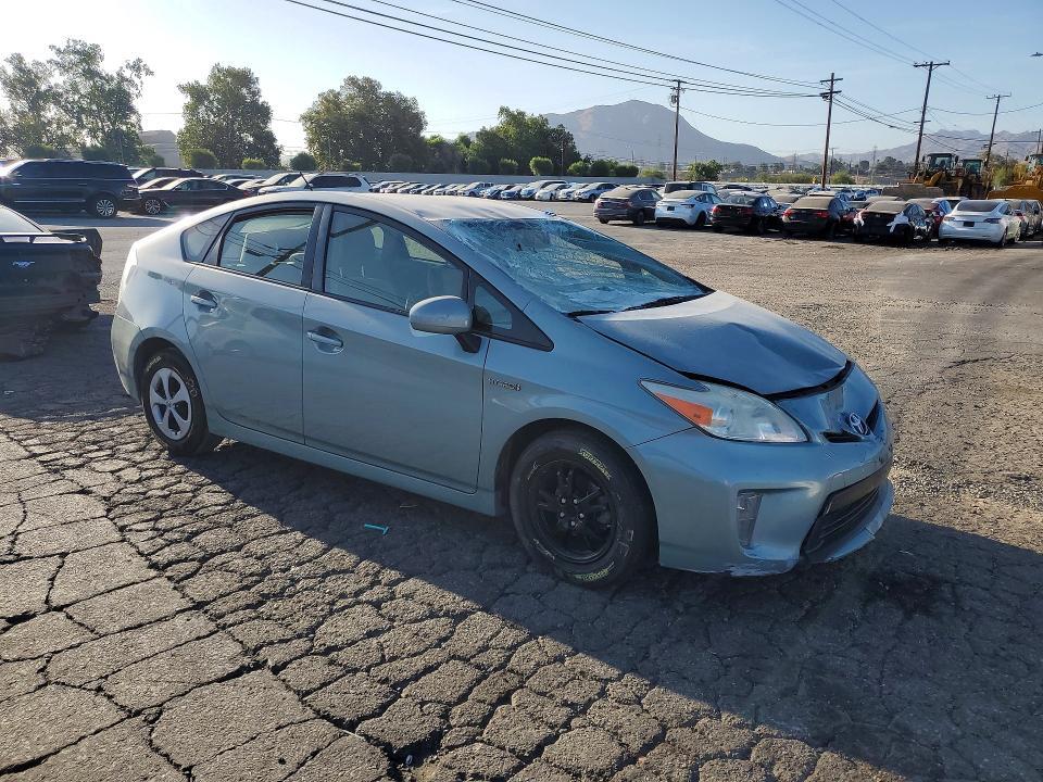 2015 TOYOTA PRIUS THREE — Фото 4 из 12