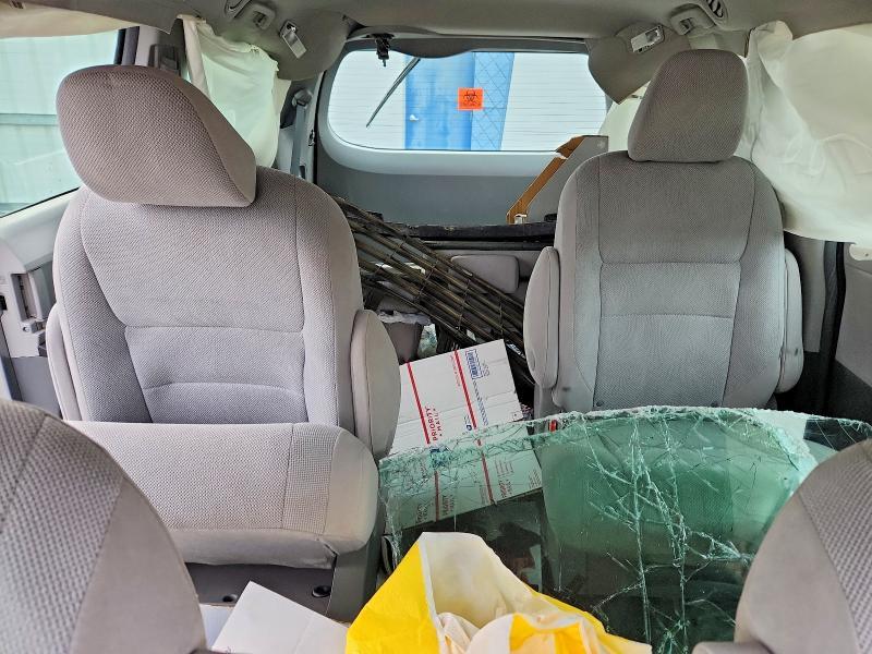 2015 TOYOTA SIENNA L 7-PASSENGER — Фото 10 из 13