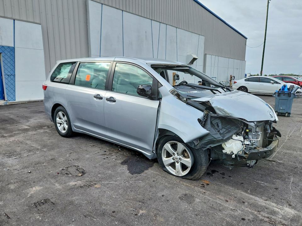 2015 TOYOTA SIENNA L 7-PASSENGER — Фото 4 из 13