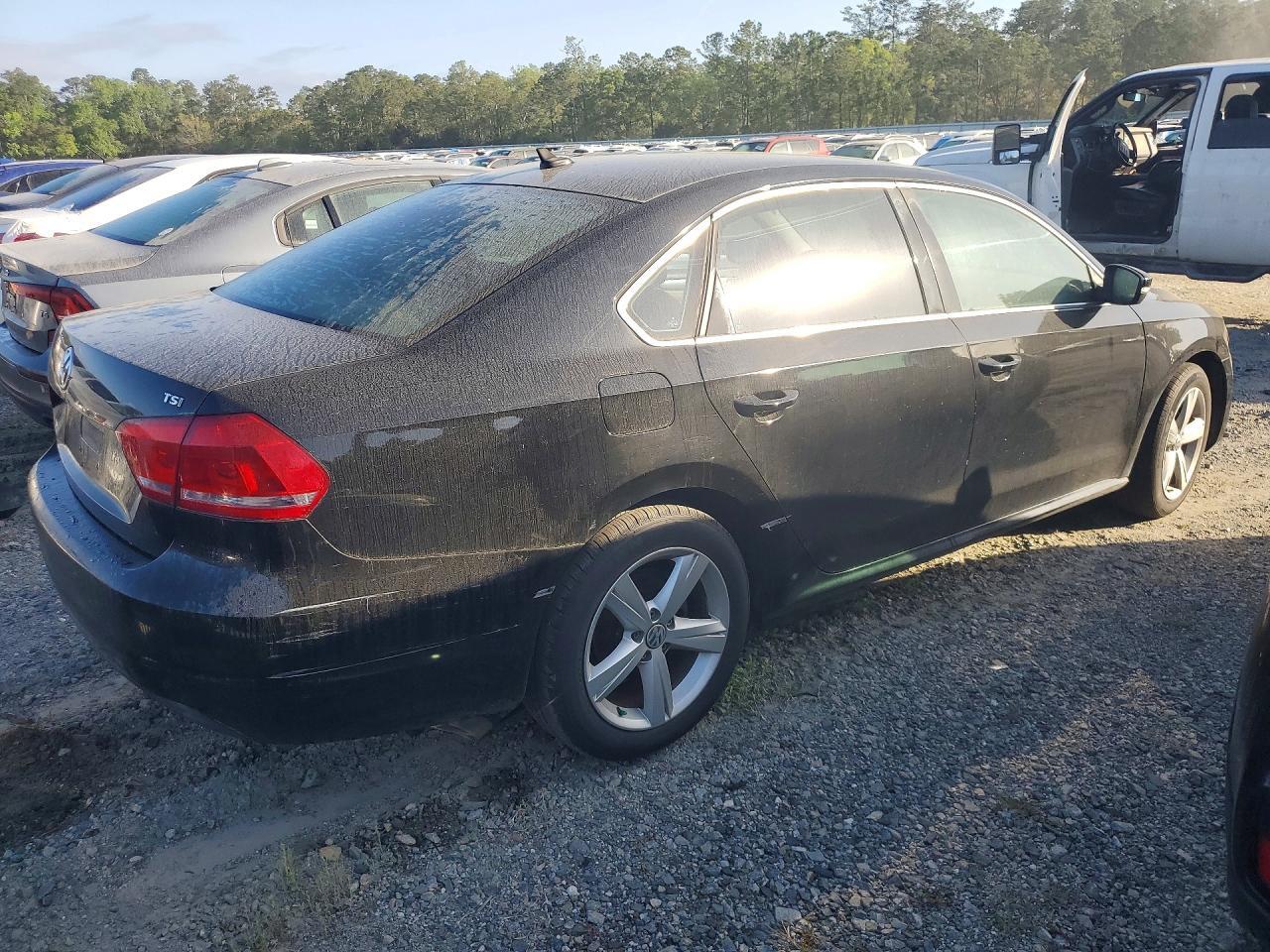 2015 VOLKSWAGEN PASSAT S — Фото 3 из 12