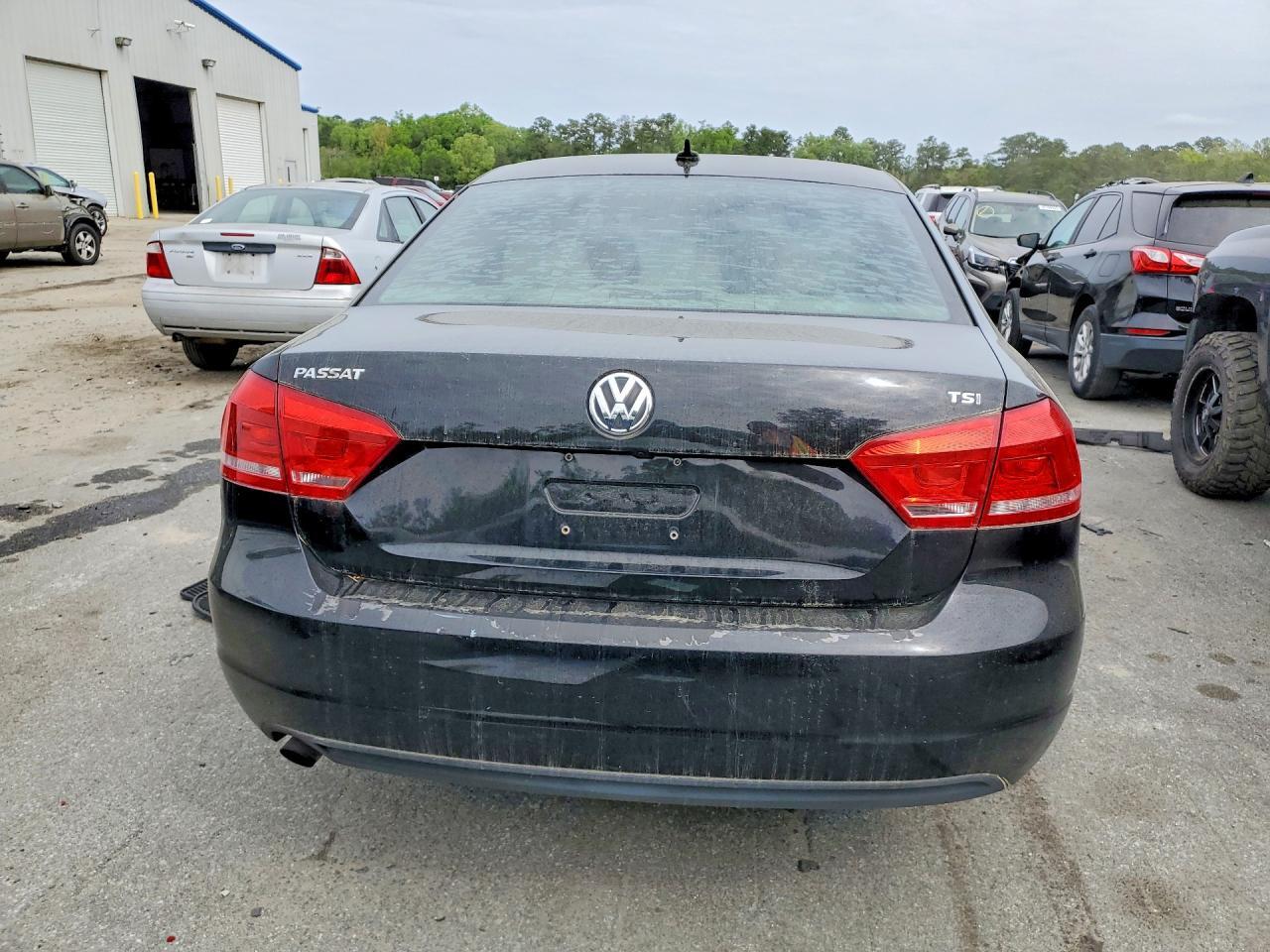 2015 VOLKSWAGEN PASSAT S — Фото 6 из 12
